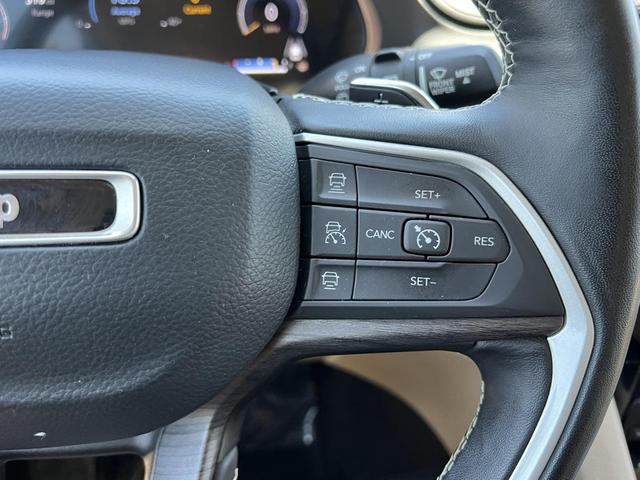 Photo of 2022 Bright White Clearcoat Jeep Grand Cherokee