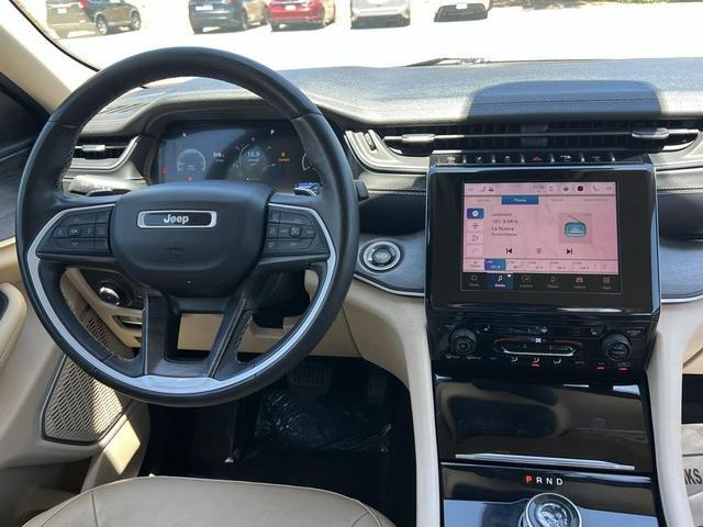 Photo of 2022 Bright White Clearcoat Jeep Grand Cherokee
