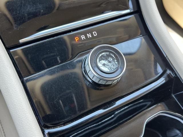 Photo of 2022 Bright White Clearcoat Jeep Grand Cherokee