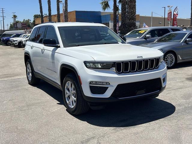 Photo of 2022 Bright White Clearcoat Jeep Grand Cherokee