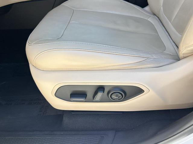 Photo of 2022 Bright White Clearcoat Jeep Grand Cherokee