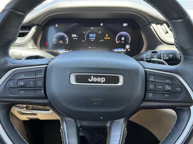 Photo of 2022 Bright White Clearcoat Jeep Grand Cherokee