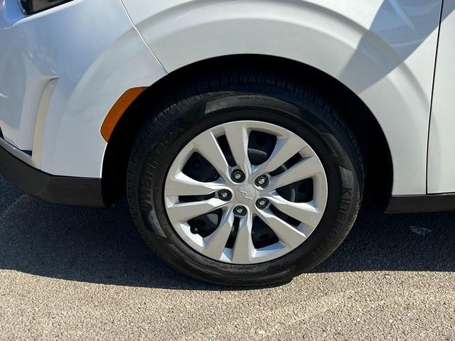 Photo of 2023 Snow White Pearl Kia Soul