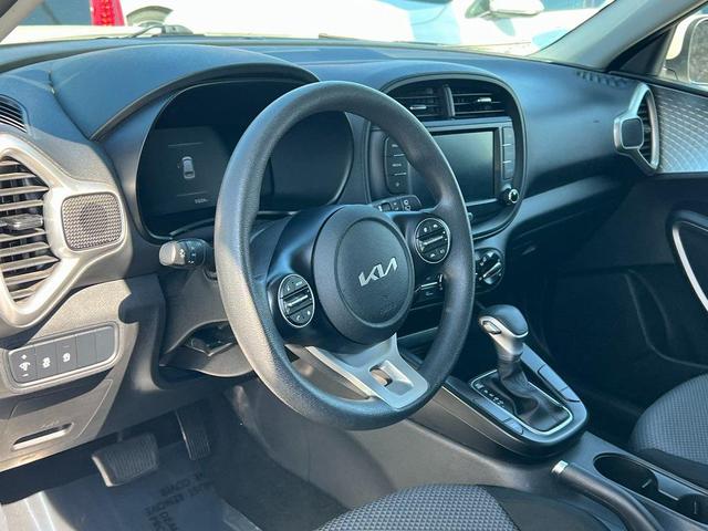 Photo of 2023 Snow White Pearl Kia Soul