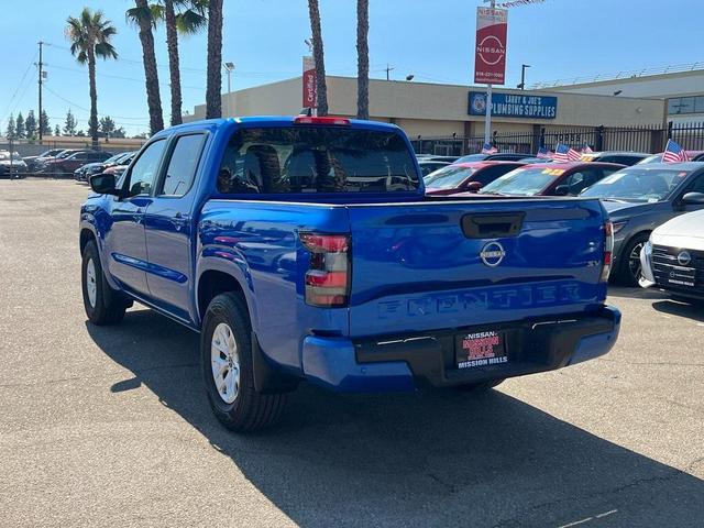 Photo of 2024 Bluestone Pearl Nissan Frontier