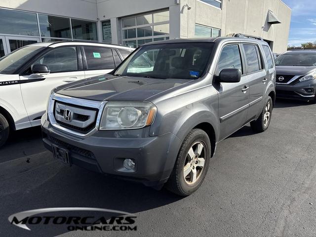 Photo of 2011 Alabaster Silver Metallic Honda Pilot