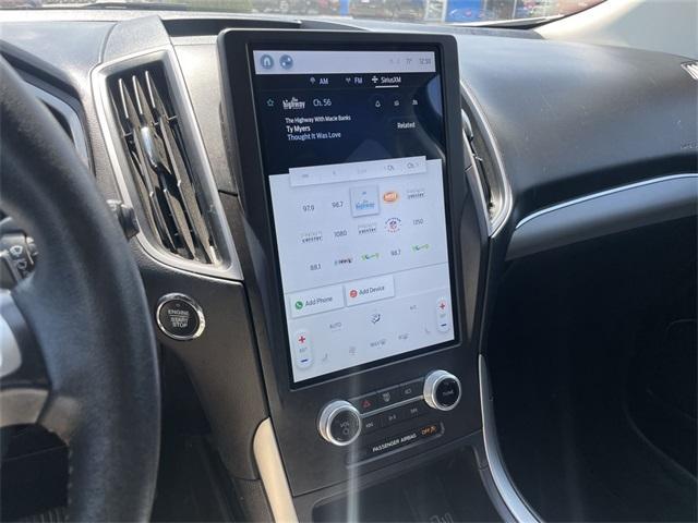 Photo of 2021 White Ford Edge