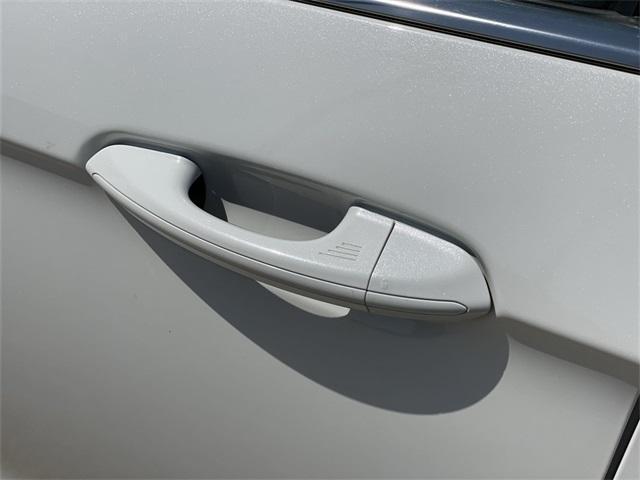 Photo of 2021 White Ford Edge