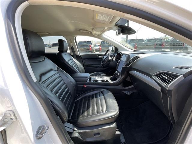 Photo of 2021 White Ford Edge