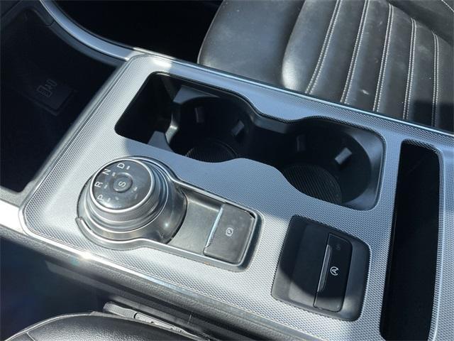 Photo of 2021 White Ford Edge