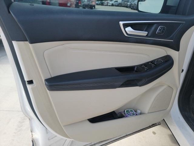 Photo of 2018 White Platinum Tri-Coat Metallic Ford Edge