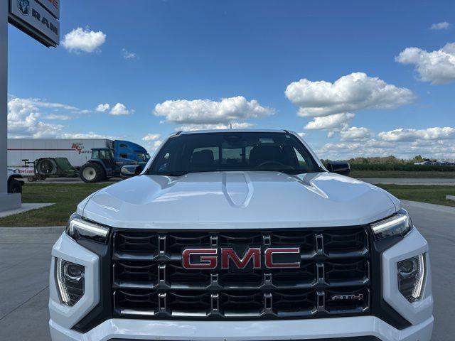 Photo of 2025 Summit White GMC Canyon