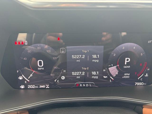 Photo of 2025 Summit White GMC Canyon