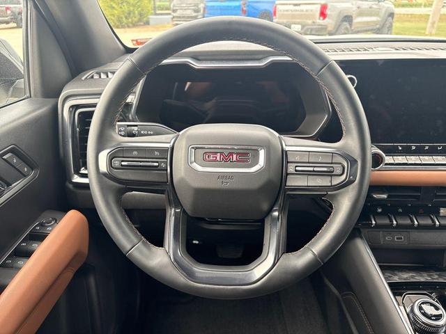 Photo of 2025 Summit White GMC Canyon
