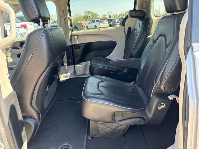 Photo of 2018 Billet Silver Metallic Clearcoat Chrysler Pacifica
