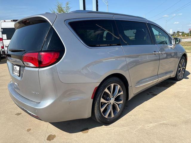 Photo of 2018 Billet Silver Metallic Clearcoat Chrysler Pacifica