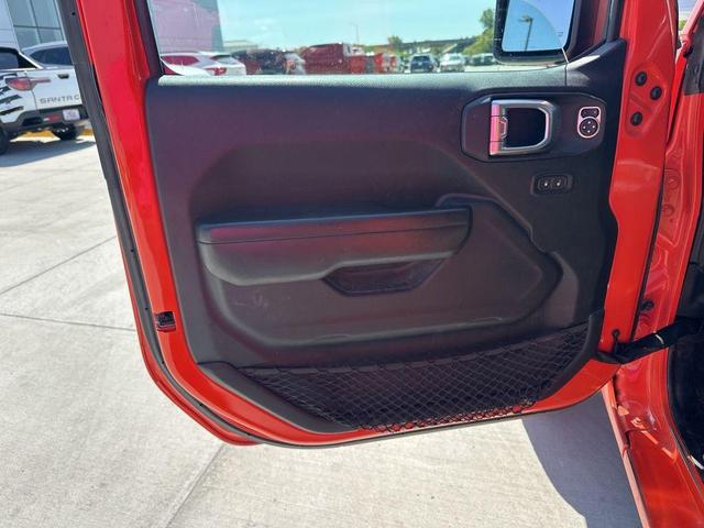 Photo of 2020 Metallic Jeep Gladiator
