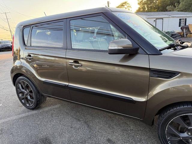 Photo of 2012 Titanium Kia Soul