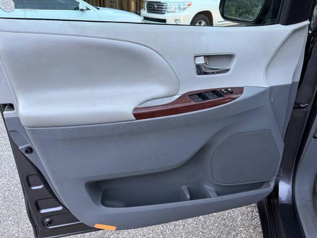 Photo of 2013 Predawn Gray Mica Toyota Sienna