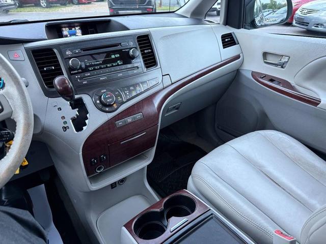 Photo of 2013 Predawn Gray Mica Toyota Sienna