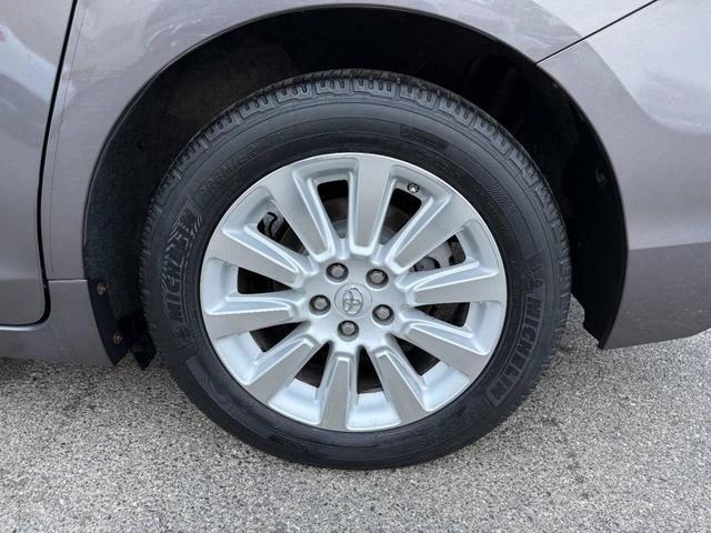 Photo of 2013 Predawn Gray Mica Toyota Sienna