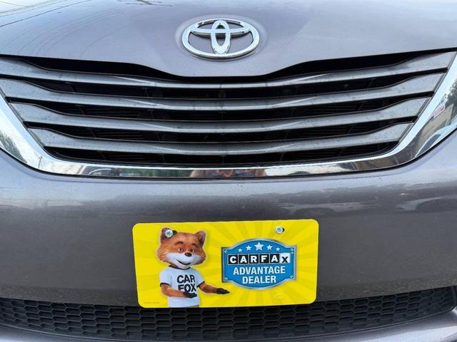 Photo of 2013 Predawn Gray Mica Toyota Sienna