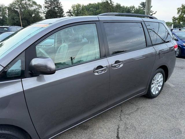 Photo of 2013 Predawn Gray Mica Toyota Sienna