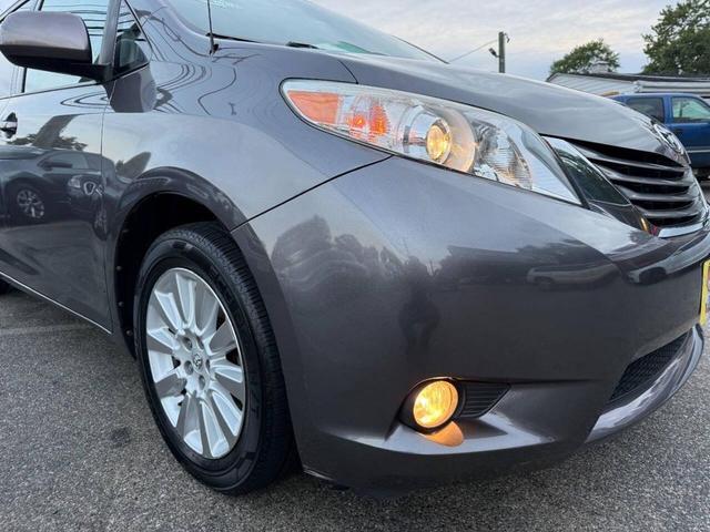 Photo of 2013 Predawn Gray Mica Toyota Sienna