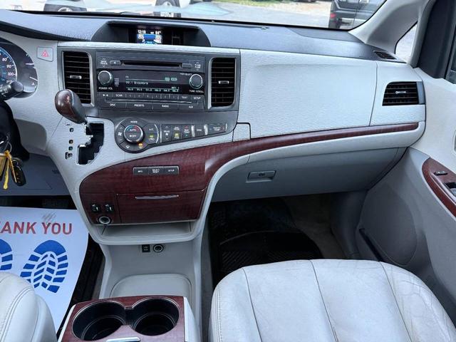 Photo of 2013 Predawn Gray Mica Toyota Sienna