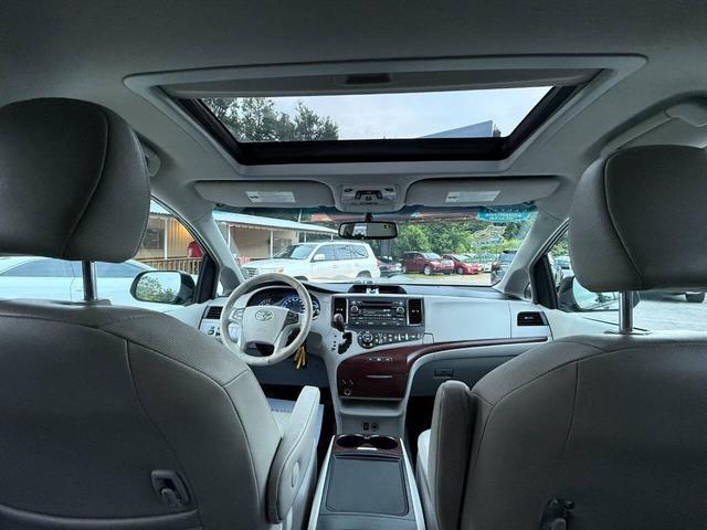 Photo of 2013 Predawn Gray Mica Toyota Sienna