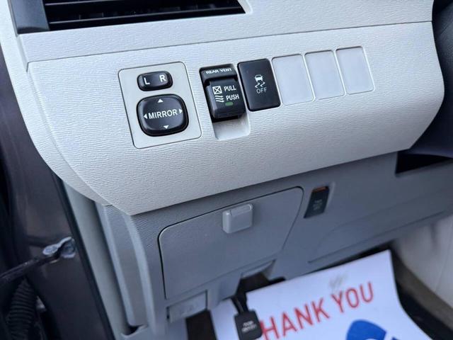 Photo of 2013 Predawn Gray Mica Toyota Sienna