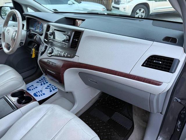 Photo of 2013 Predawn Gray Mica Toyota Sienna