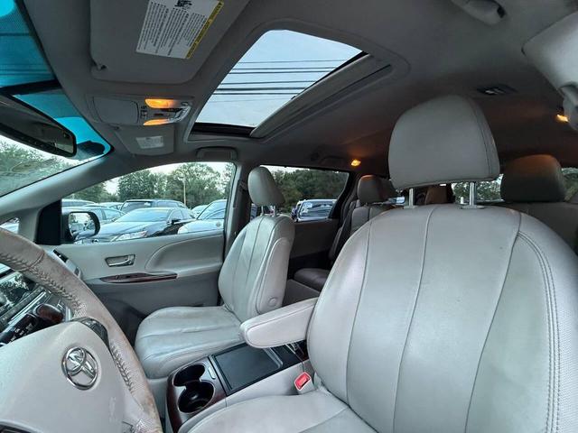 Photo of 2013 Predawn Gray Mica Toyota Sienna