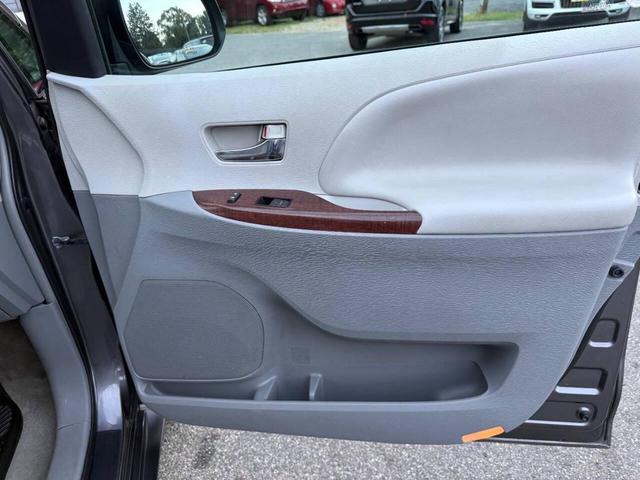 Photo of 2013 Predawn Gray Mica Toyota Sienna