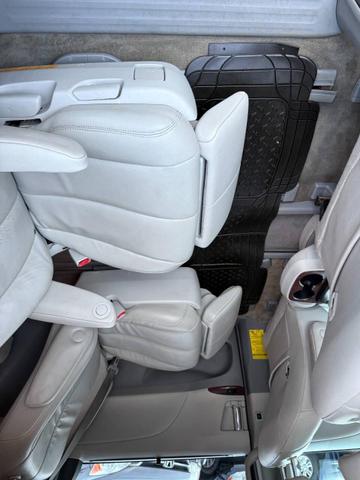 Photo of 2013 Predawn Gray Mica Toyota Sienna