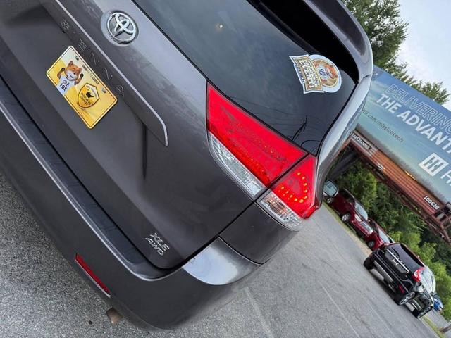 Photo of 2013 Predawn Gray Mica Toyota Sienna