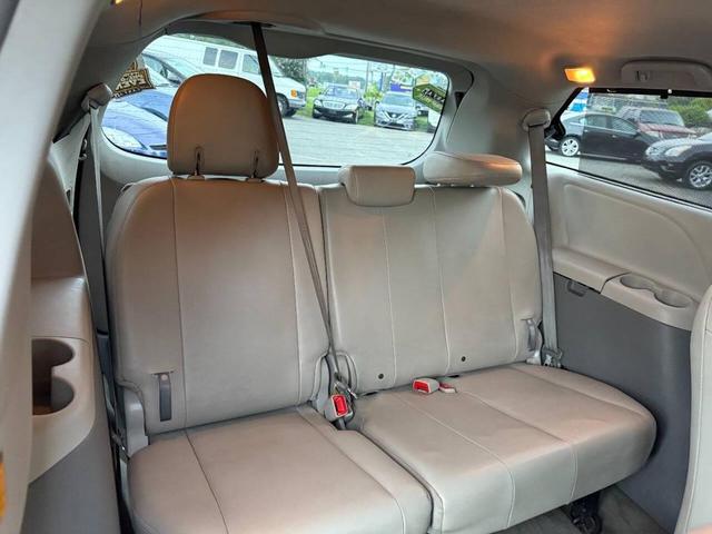 Photo of 2013 Predawn Gray Mica Toyota Sienna