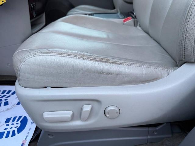 Photo of 2013 Predawn Gray Mica Toyota Sienna