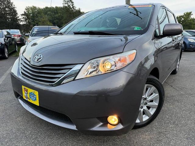 Photo of 2013 Predawn Gray Mica Toyota Sienna