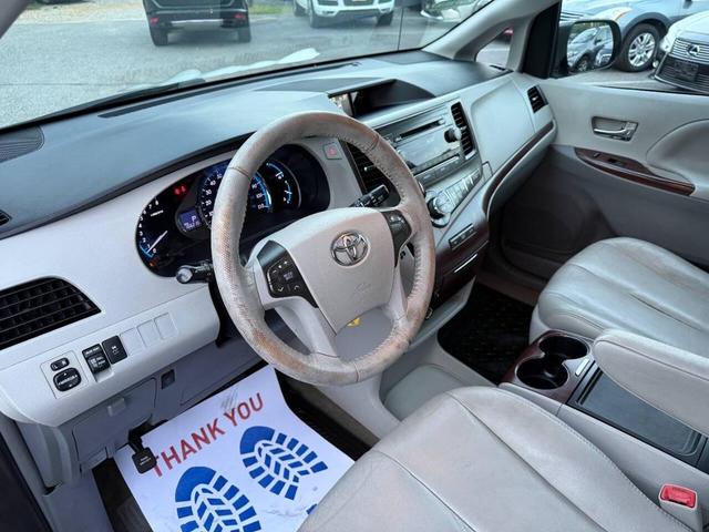 Photo of 2013 Predawn Gray Mica Toyota Sienna