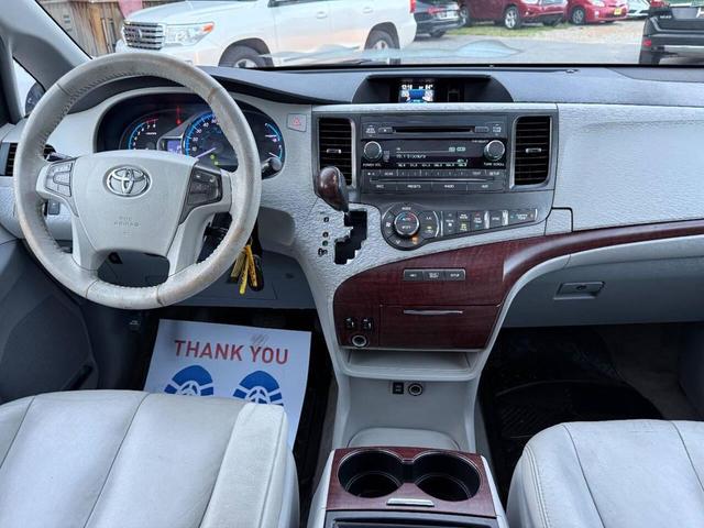 Photo of 2013 Predawn Gray Mica Toyota Sienna