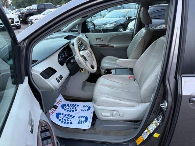Photo of 2013 Predawn Gray Mica Toyota Sienna