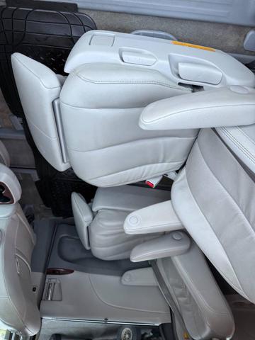 Photo of 2013 Predawn Gray Mica Toyota Sienna