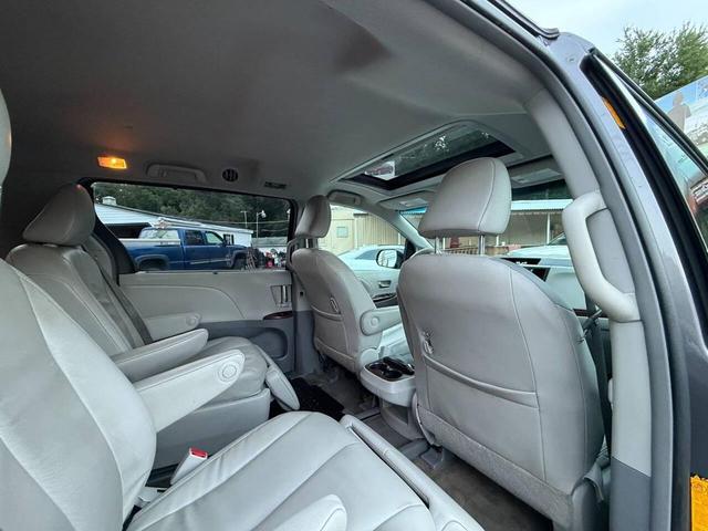 Photo of 2013 Predawn Gray Mica Toyota Sienna
