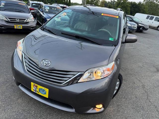 Photo of 2013 Predawn Gray Mica Toyota Sienna