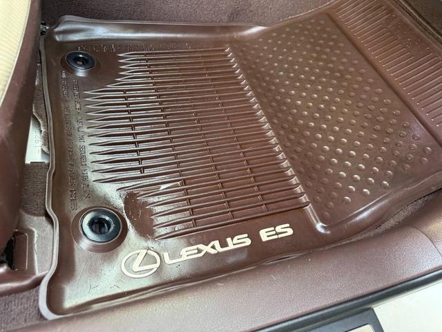 Photo of 2017 GOLD Lexus ES 300h