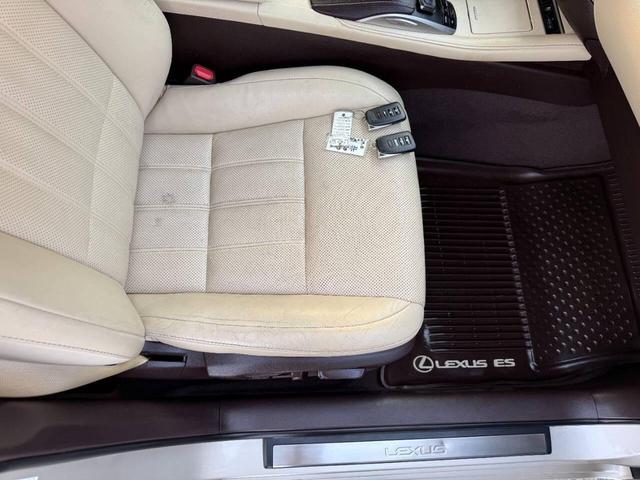 Photo of 2017 GOLD Lexus ES 300h
