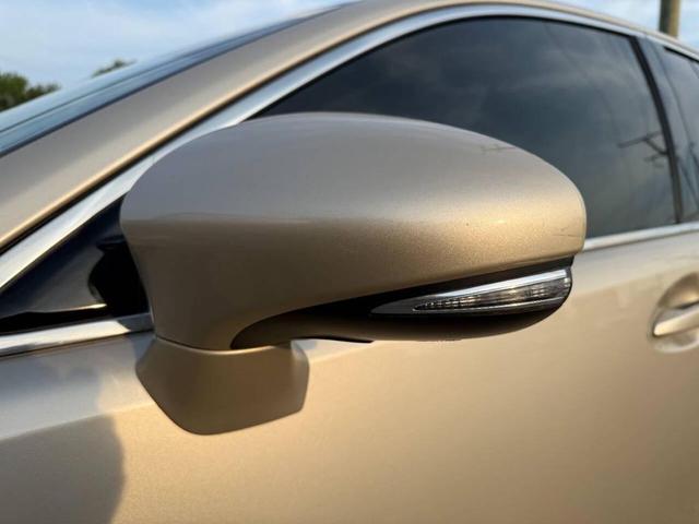 Photo of 2017 GOLD Lexus ES 300h