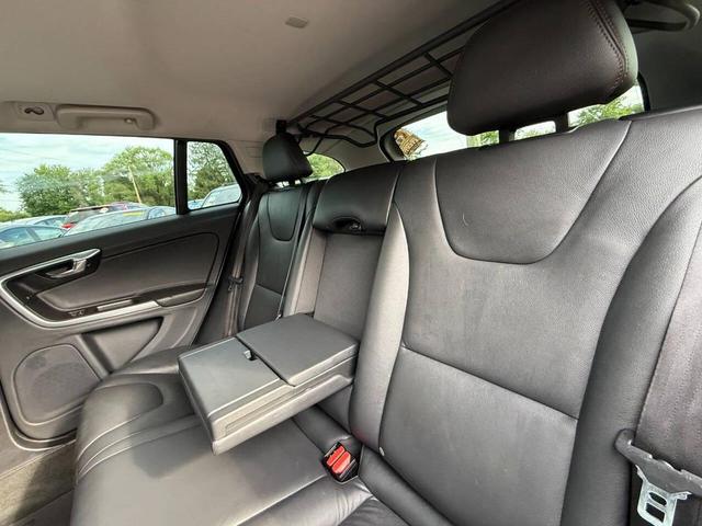 Photo of 2015 WHITE Volvo V60 Cross Country