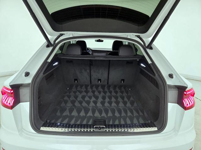 Photo of 2019 White Audi Q8